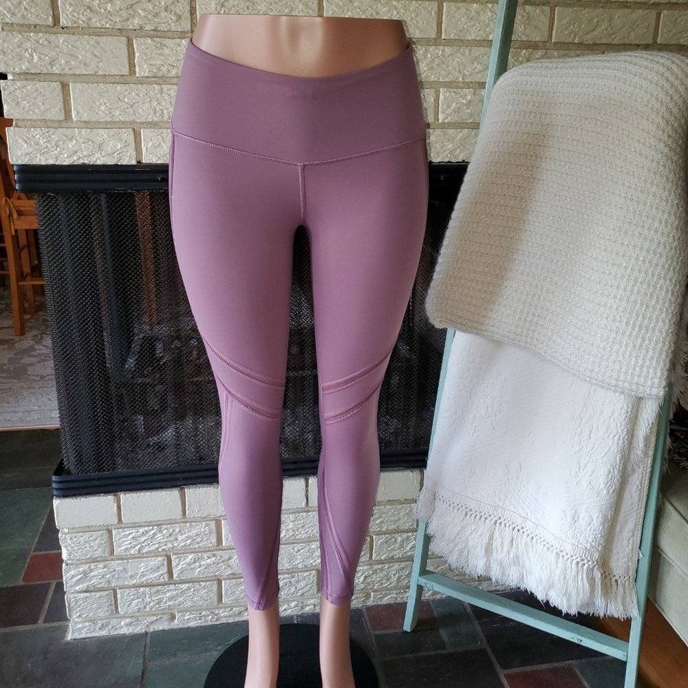 Victoria's Secret Total Knockout High Rise Stitch Detail Pocket Legging XS Short